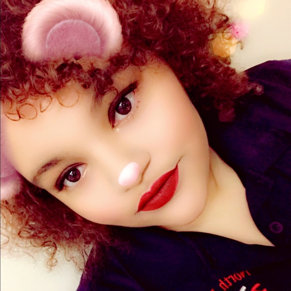 Meet your Posher, Simone